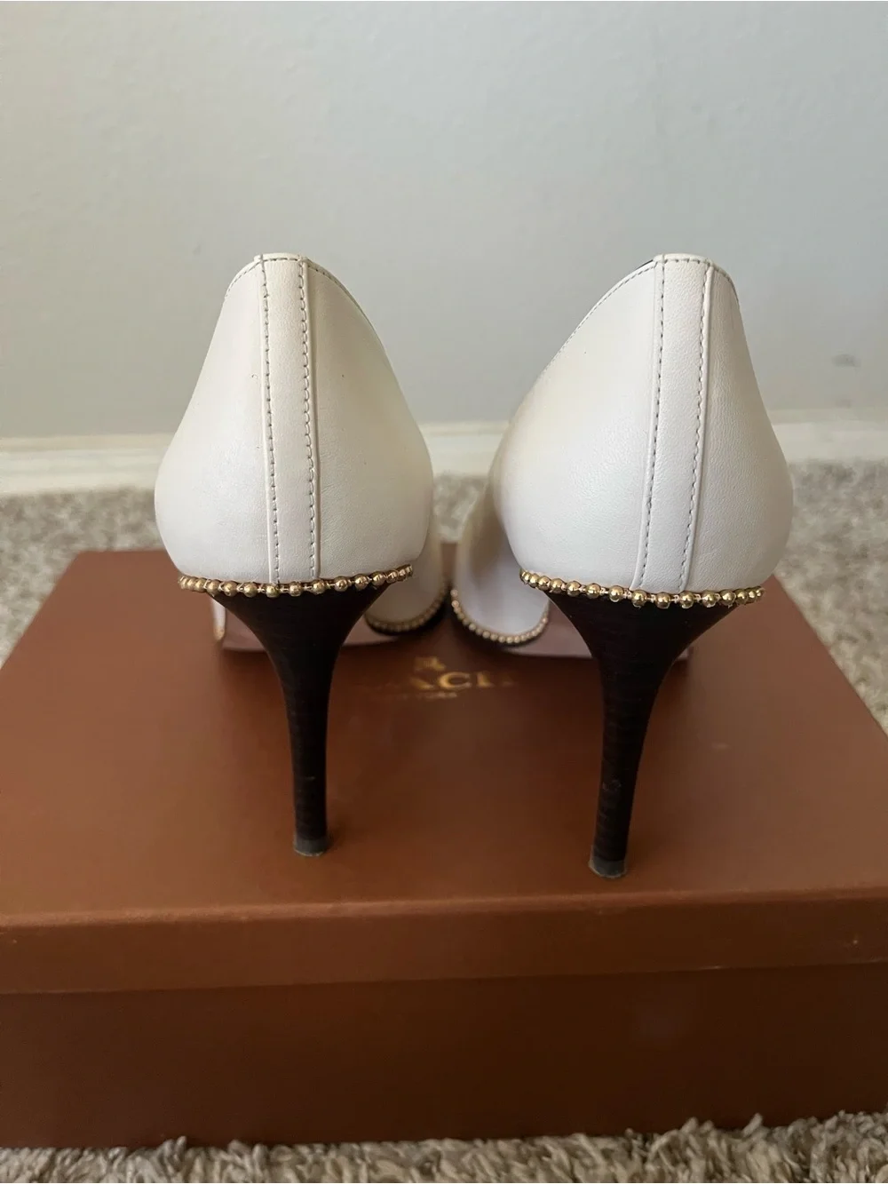 Coach Chalk Tamera Dress Nappa Chain Detail Pump Heels Women's Size 7.5 - Picture 2 of 14